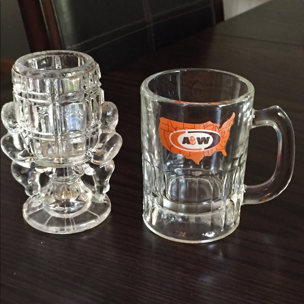 A & W mug and clear mug w/people handles